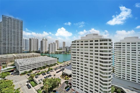 Copropriété à vendre à Miami, Floride: 2 chambres, 118.73 m2 № 1365372 - photo 1