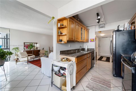 Condo in Miami Beach, Florida, 1 bedroom  № 1362496 - photo 30