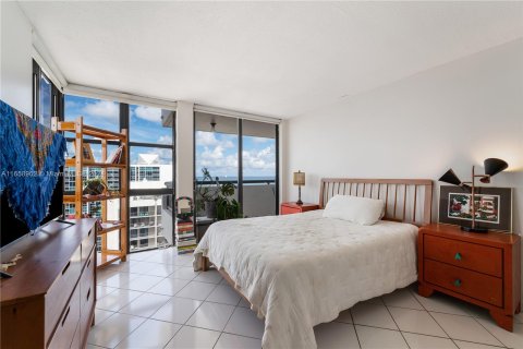 Condo in Miami Beach, Florida, 1 bedroom  № 1362496 - photo 22