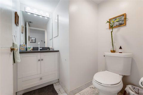 Condo in Miami Beach, Florida, 1 bedroom  № 1362496 - photo 23