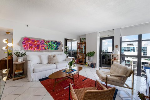 Condo in Miami Beach, Florida, 1 bedroom  № 1362496 - photo 16