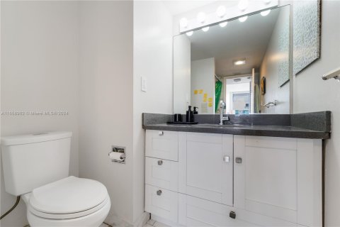 Condo in Miami Beach, Florida, 1 bedroom  № 1362496 - photo 18