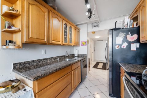 Condo in Miami Beach, Florida, 1 bedroom  № 1362496 - photo 28