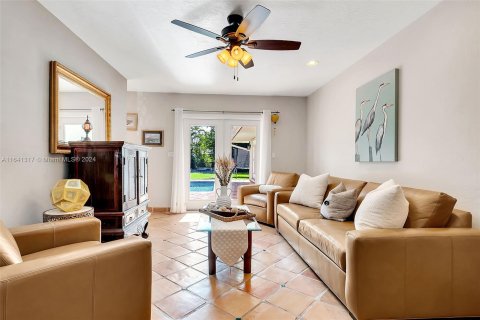 Casa en venta en Palmetto Bay, Florida, 4 dormitorios, 208.57 m2 № 1319277 - foto 2