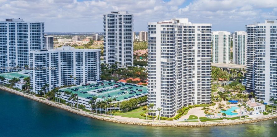 Condo in Aventura, Florida, 2 bedrooms  № 1374931