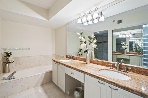 Copropriété à vendre à Aventura, Floride: 2 chambres, 109.72 m2 № 1374931 - photo 21