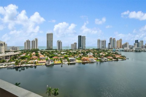 Condo in Aventura, Florida, 2 bedrooms  № 1374931 - photo 3