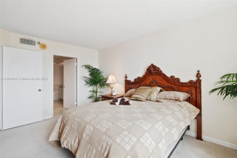 Condo in Aventura, Florida, 2 bedrooms  № 1374931 - photo 19