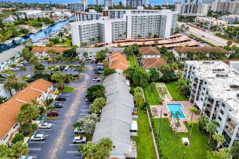 Adosado en venta en Pompano Beach, Florida, 2 dormitorios, 94.57 m2 № 1374930 - foto 2