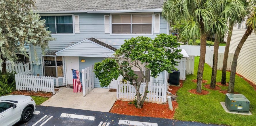 Townhouse in Pompano Beach, Florida 2 bedrooms, 94.57 sq.m. № 1374930