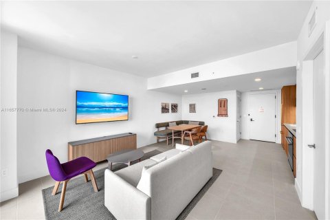 Condo in Miami, Florida, 1 bedroom  № 1374929 - photo 6