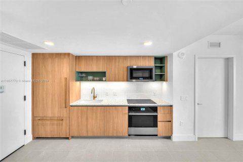 Condo in Miami, Florida, 1 bedroom  № 1374929 - photo 7