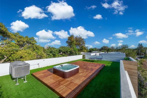 Casa en venta en Miami, Florida, 4 dormitorios, 335.01 m2 № 1374970 - foto 6