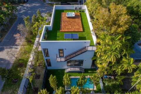 Villa ou maison à vendre à Miami, Floride: 4 chambres, 335.01 m2 № 1374970 - photo 8