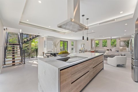 Casa en venta en Miami, Florida, 4 dormitorios, 335.01 m2 № 1374970 - foto 14