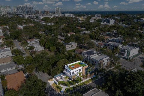 Casa en venta en Miami, Florida, 4 dormitorios, 335.01 m2 № 1374970 - foto 3