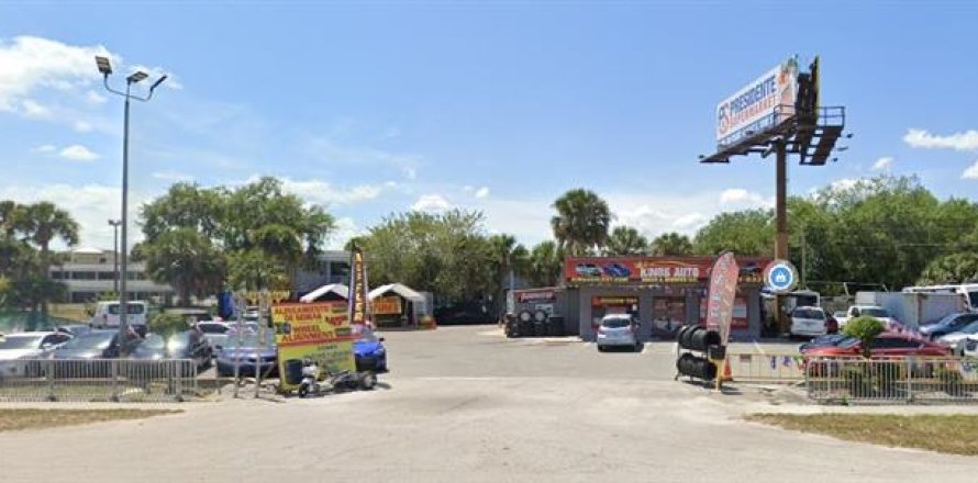 Commercial property in Kissimmee, Florida 232.26 sq.m. № 1362802