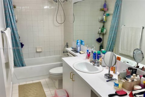 Condo in Aventura, Florida, 1 bedroom  № 958778 - photo 16