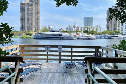 Condo in Aventura, Florida, 1 bedroom  № 958778 - photo 17