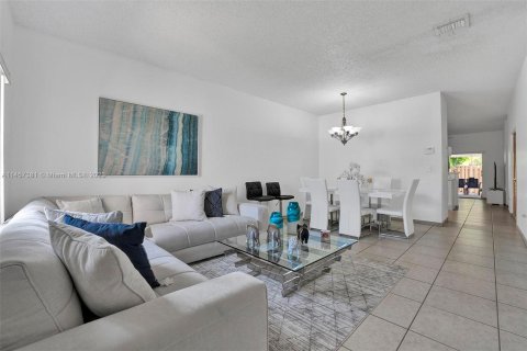 Villa ou maison à vendre à Hialeah, Floride: 3 chambres, 132.39 m2 № 734487 - photo 26