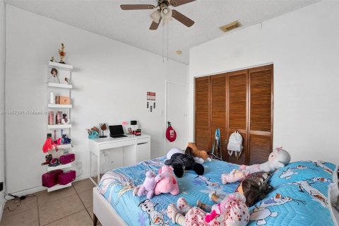 Villa ou maison à vendre à Hialeah, Floride: 3 chambres, 132.39 m2 № 734487 - photo 18