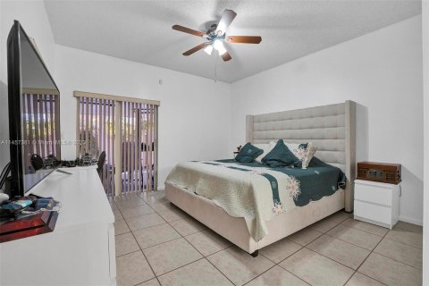 Villa ou maison à vendre à Hialeah, Floride: 3 chambres, 132.39 m2 № 734487 - photo 12