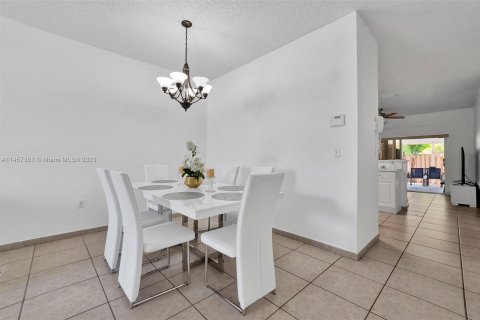 Villa ou maison à vendre à Hialeah, Floride: 3 chambres, 132.39 m2 № 734487 - photo 28