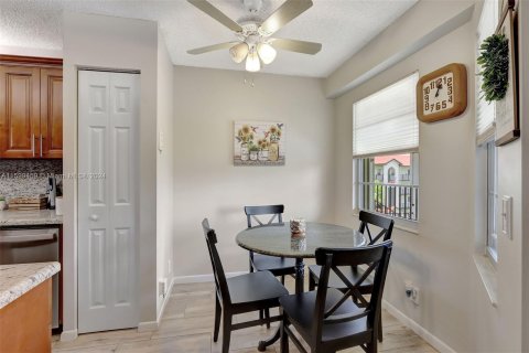 Copropriété à vendre à Pembroke Pines, Floride: 2 chambres, 102.75 m2 № 1209542 - photo 6