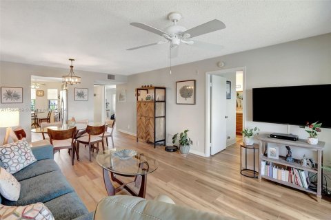 Copropriété à vendre à Pembroke Pines, Floride: 2 chambres, 102.75 m2 № 1209542 - photo 9