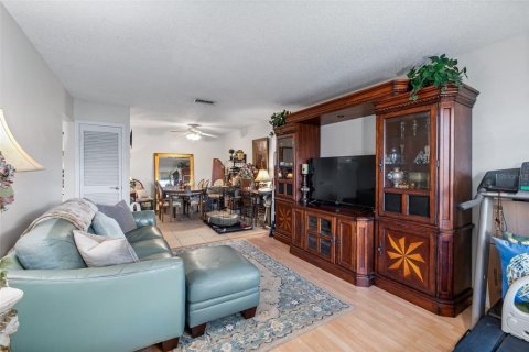 Condo in Edgewater, Florida, 1 bedroom  № 1315250 - photo 6