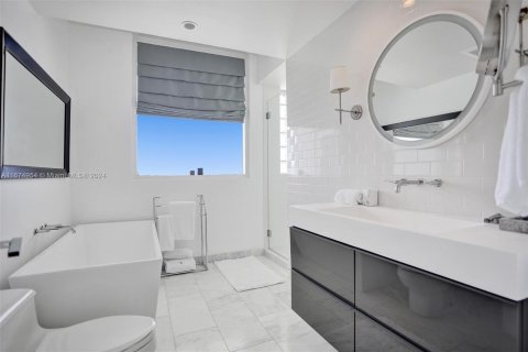 Condominio en alquiler en Miami Beach, Florida, 2 dormitorios, 116.13 m2 № 1398470 - foto 14