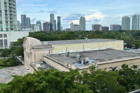 Condo in Miami, Florida, 2 bedrooms  № 1362216 - photo 2