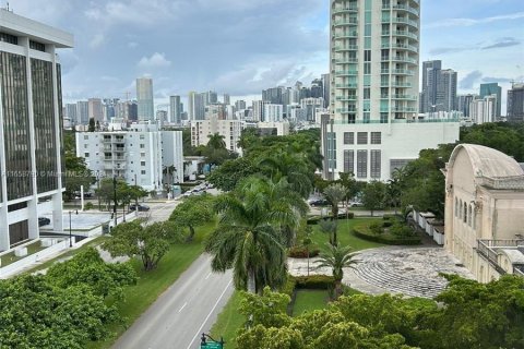 Copropriété à vendre à Miami, Floride: 2 chambres, 86.4 m2 № 1362216 - photo 1