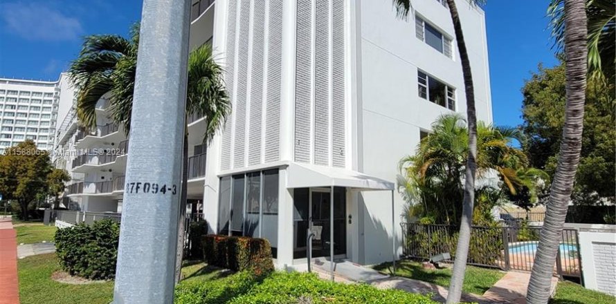 Condo in Miami Beach, Florida, 1 bedroom  № 1176667