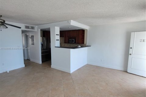 Condo in Miami Beach, Florida, 1 bedroom  № 1176667 - photo 4