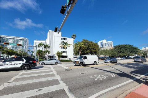 Condo in Miami Beach, Florida, 1 bedroom  № 1176667 - photo 13