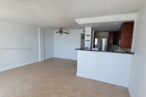 Condo in Miami Beach, Florida, 1 bedroom  № 1176667 - photo 10