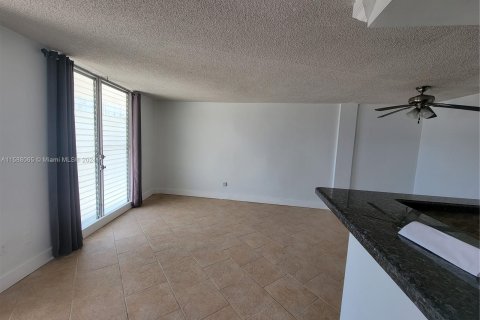 Condo in Miami Beach, Florida, 1 bedroom  № 1176667 - photo 9