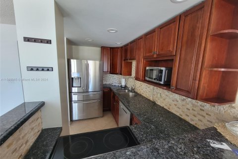 Condo in Miami Beach, Florida, 1 bedroom  № 1176667 - photo 5