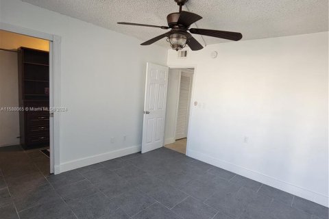 Condo in Miami Beach, Florida, 1 bedroom  № 1176667 - photo 3