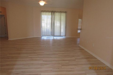 House in Edgewater, Florida 4 bedrooms, 208.38 sq.m. № 1169430 - photo 7