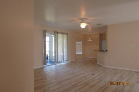 House in Edgewater, Florida 4 bedrooms, 208.38 sq.m. № 1169430 - photo 4