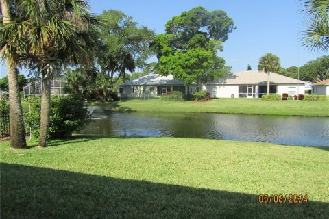 House in Edgewater, Florida 4 bedrooms, 208.38 sq.m. № 1169430 - photo 14