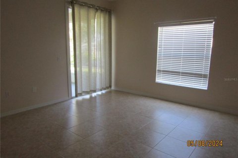 House in Edgewater, Florida 4 bedrooms, 208.38 sq.m. № 1169430 - photo 8