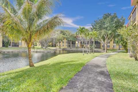Condominio en venta en Miramar, Florida, 2 dormitorios, 102.19 m2 № 968241 - foto 2