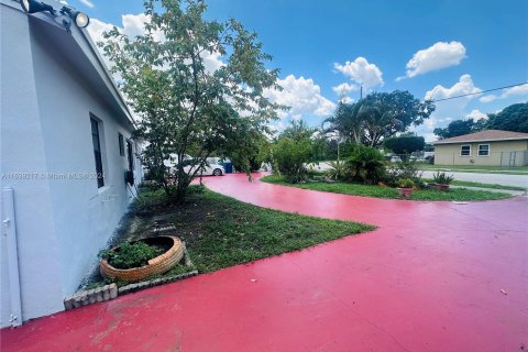 Casa en venta en Miami Gardens, Florida, 4 dormitorios, 114.46 m2 № 1311124 - foto 16