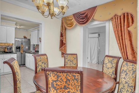 Villa ou maison à vendre à Miami Gardens, Floride: 4 chambres, 114.46 m2 № 1311124 - photo 22