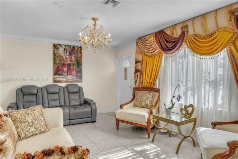 Villa ou maison à vendre à Miami Gardens, Floride: 4 chambres, 114.46 m2 № 1311124 - photo 21