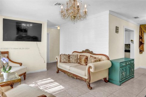 Villa ou maison à vendre à Miami Gardens, Floride: 4 chambres, 114.46 m2 № 1311124 - photo 19