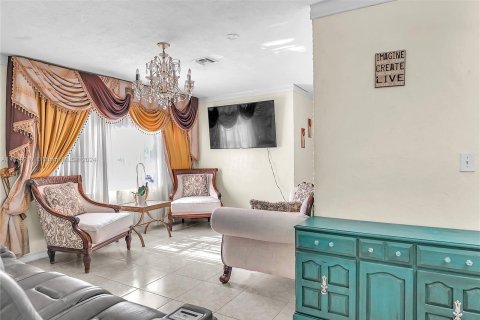 Villa ou maison à vendre à Miami Gardens, Floride: 4 chambres, 114.46 m2 № 1311124 - photo 24